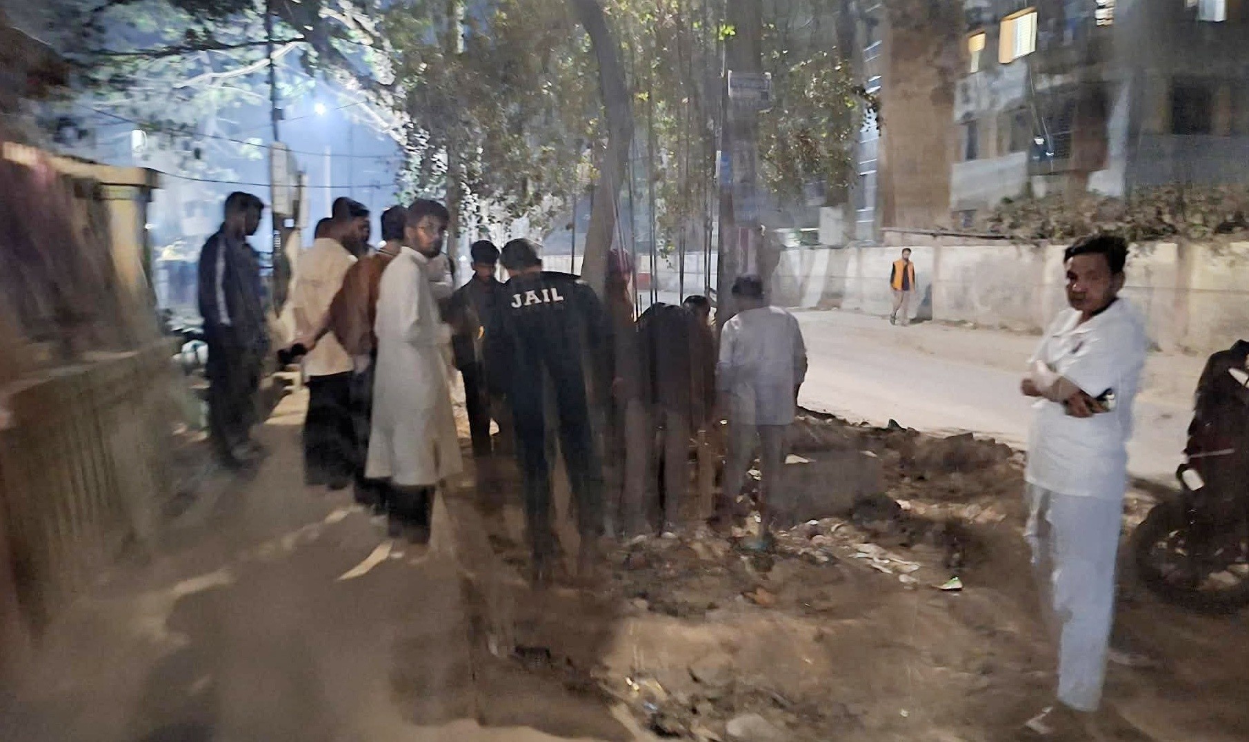 কুমিল্লা কারাগারের সীমানা প্রাচীর নির্মাণে রাতের কাজ : সরকারি বিধি লঙ্ঘনের অভিযোগ!